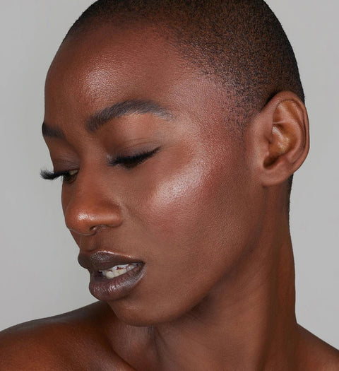 GLOSS HIGHLIGHTER
Non-stick liquid face highlighter.