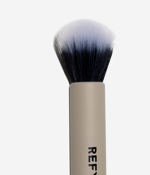 DUO BRUSH
Double-ended face brush for streak free application.