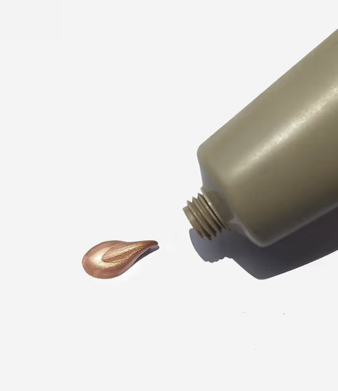 GLOSS HIGHLIGHTER
Non-stick liquid face highlighter.